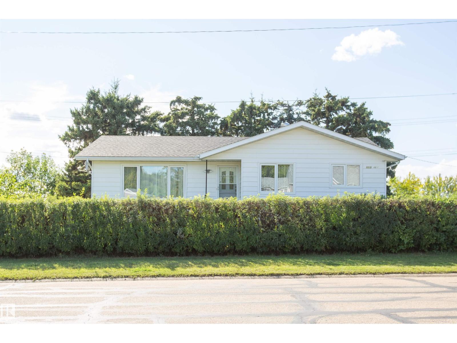 5530 46 St, Barrhead, Alberta  T7N 1K6 - Photo 4 - E4453441