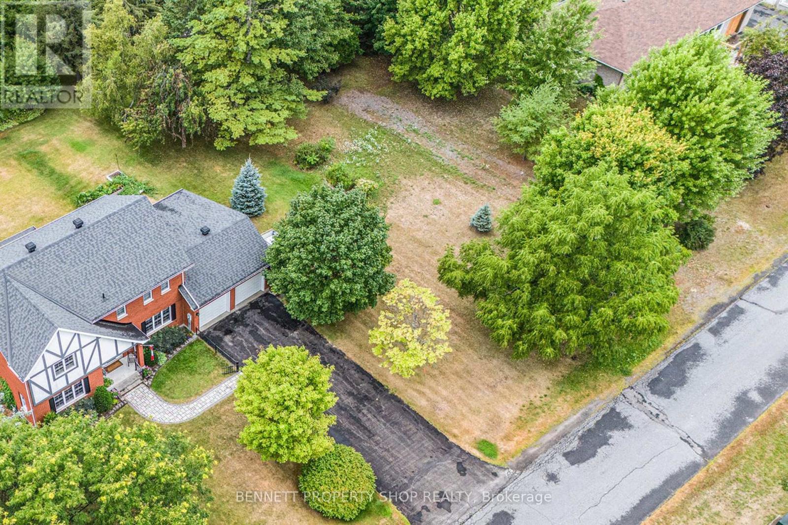 2 Fairholme Drive, South Dundas, Ontario  K0C 1X0 - Photo 3 - X12353905