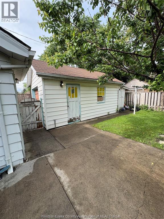 1002 Dawson, Windsor, Ontario  N8Y 4A4 - Photo 4 - 25021095