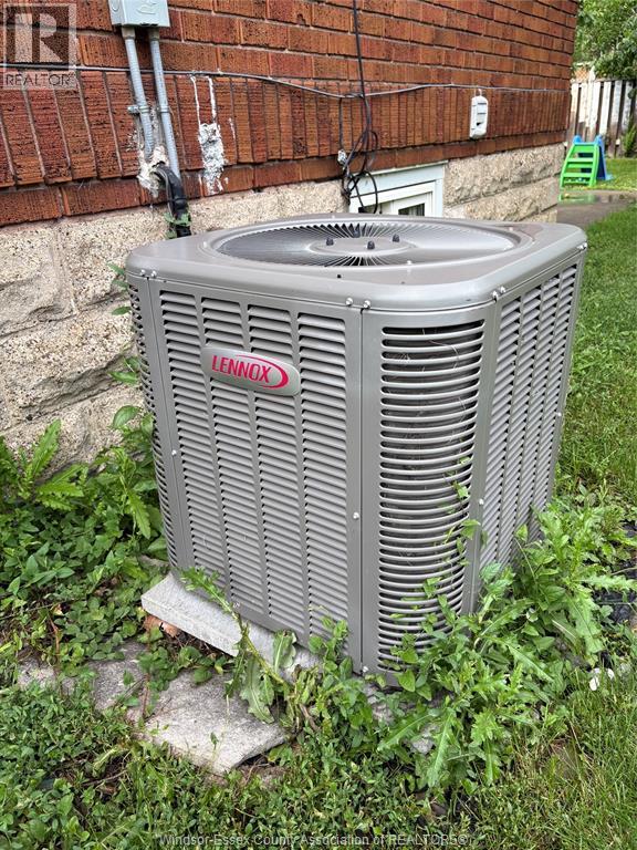 1002 Dawson, Windsor, Ontario  N8Y 4A4 - Photo 6 - 25021095