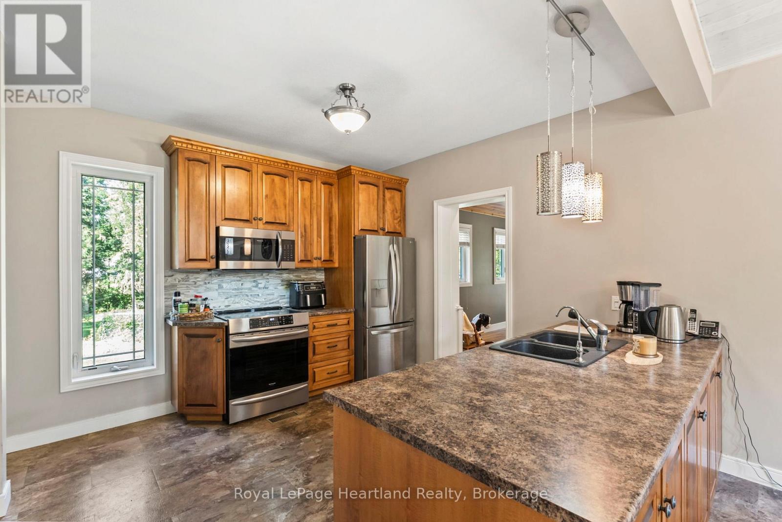 1043 Queen Street, Howick, Ontario  N0G 2X0 - Photo 20 - X12353927