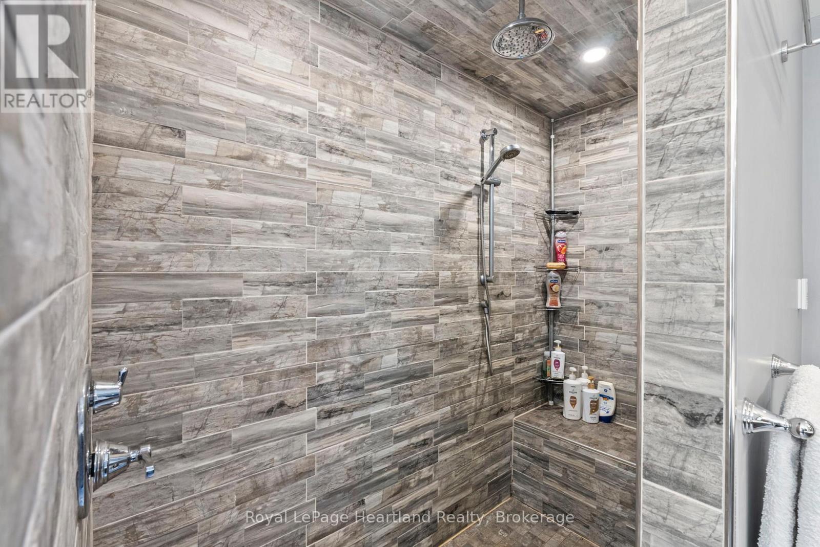 1043 Queen Street, Howick, Ontario  N0G 2X0 - Photo 33 - X12353927