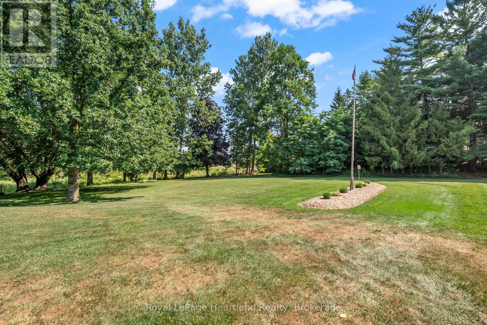 1043 Queen Street, Howick, Ontario  N0G 2X0 - Photo 38 - X12353927