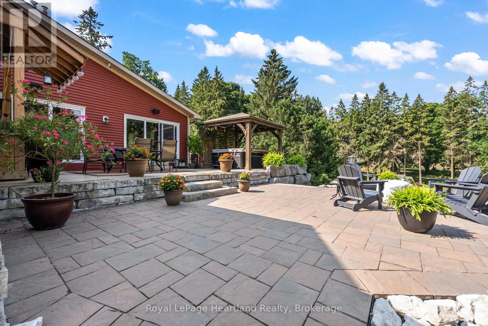 1043 Queen Street, Howick, Ontario  N0G 2X0 - Photo 40 - X12353927
