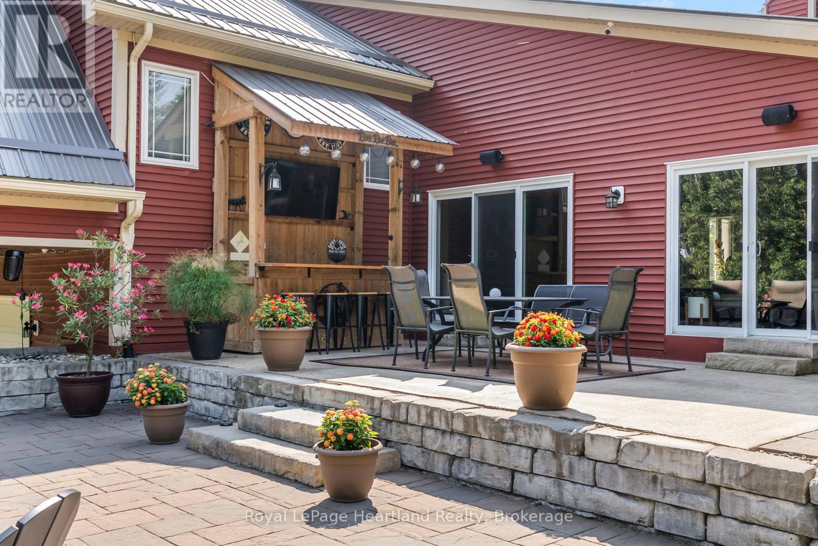 1043 Queen Street, Howick, Ontario  N0G 2X0 - Photo 42 - X12353927