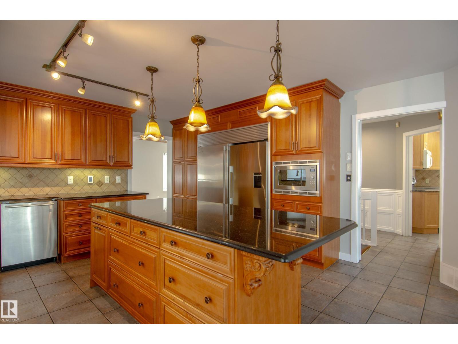 843 Wanyandi Rd Nw, Edmonton, Alberta  T5T 2X3 - Photo 7 - E4453763
