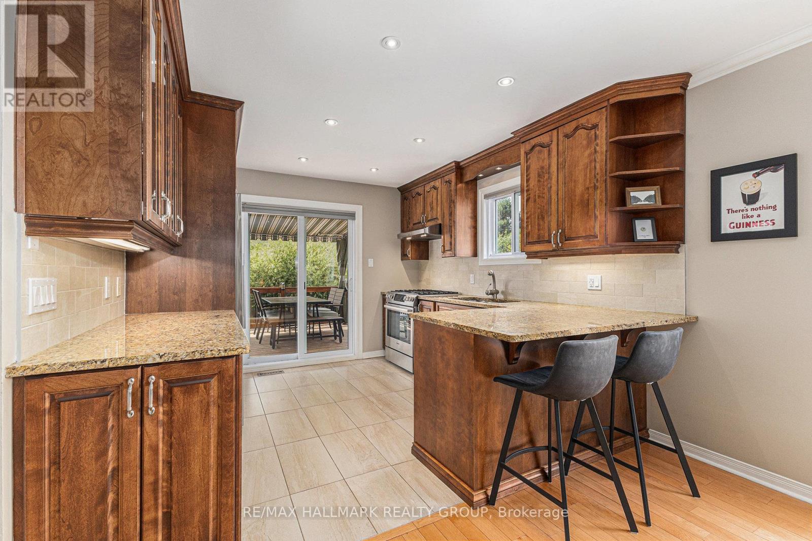 68 Hewitt Court, Ottawa, Ontario  K2L 3R3 - Photo 11 - X12353950