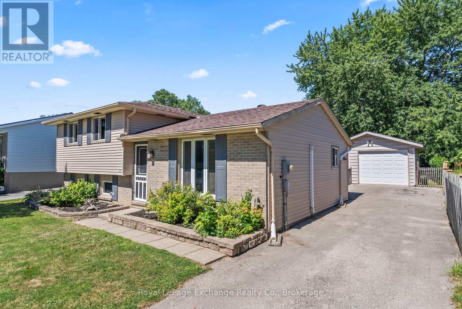 759 Palmateer Drive, Kincardine, Ontario  N2Z 1R8 - Photo 4 - X12353957