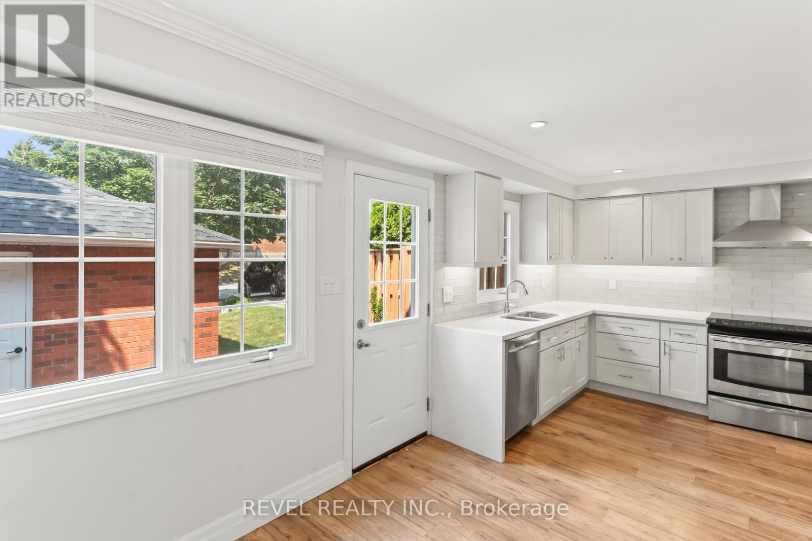 Property at 56 - 10 BASSETT BOULEVARD image 4