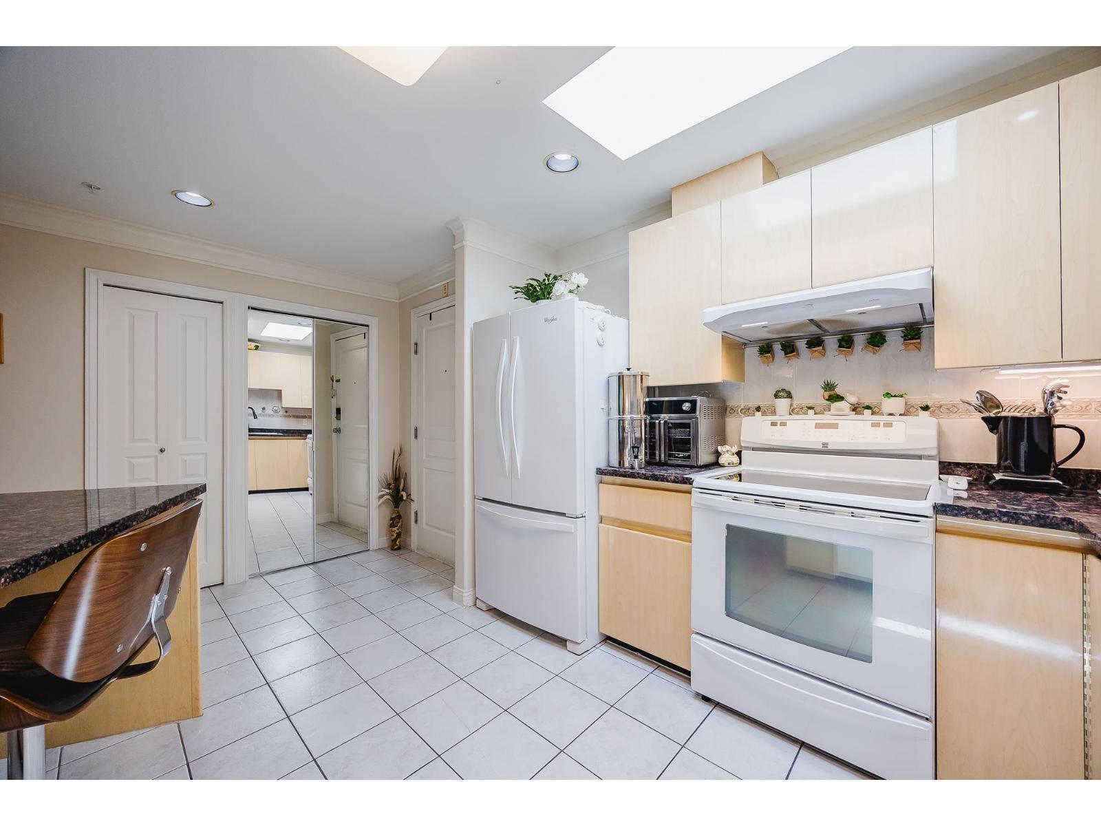 407 8115 121a Street, Surrey, British Columbia V3W 1J2 - Photo 9 - R3013004