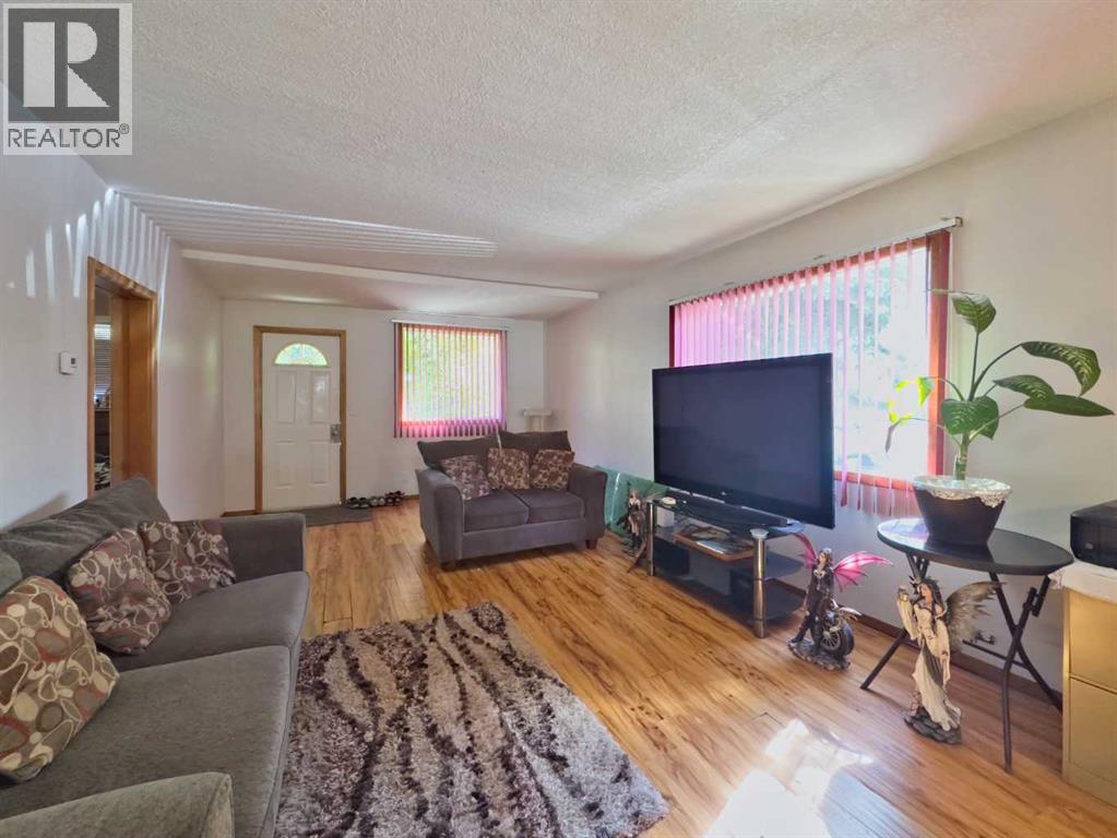 Property at 13205 15 Avenue image 4