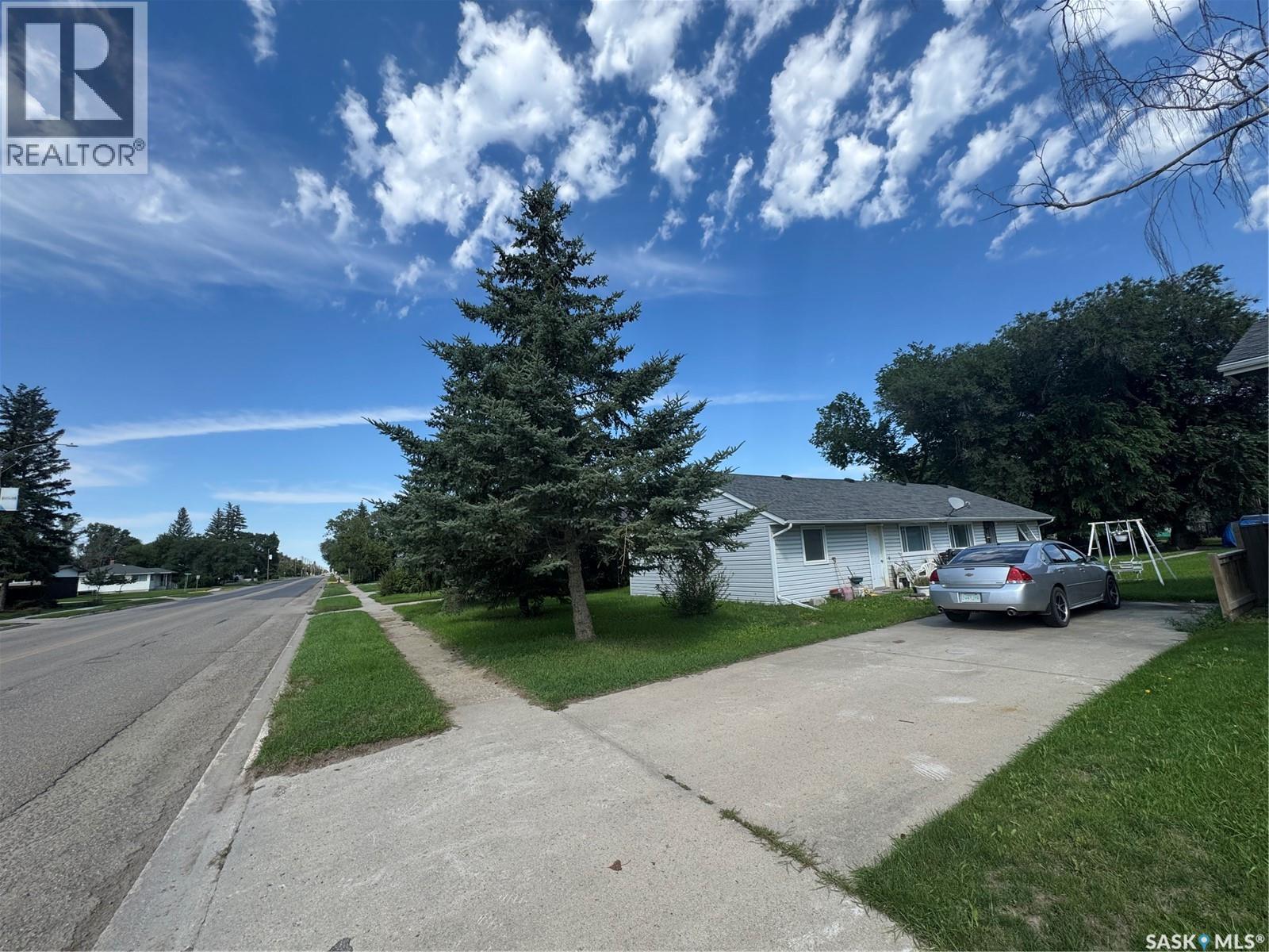 421 Mckenzie Street, Outlook, Saskatchewan  S0L 2N0 - Photo 1 - SK016078