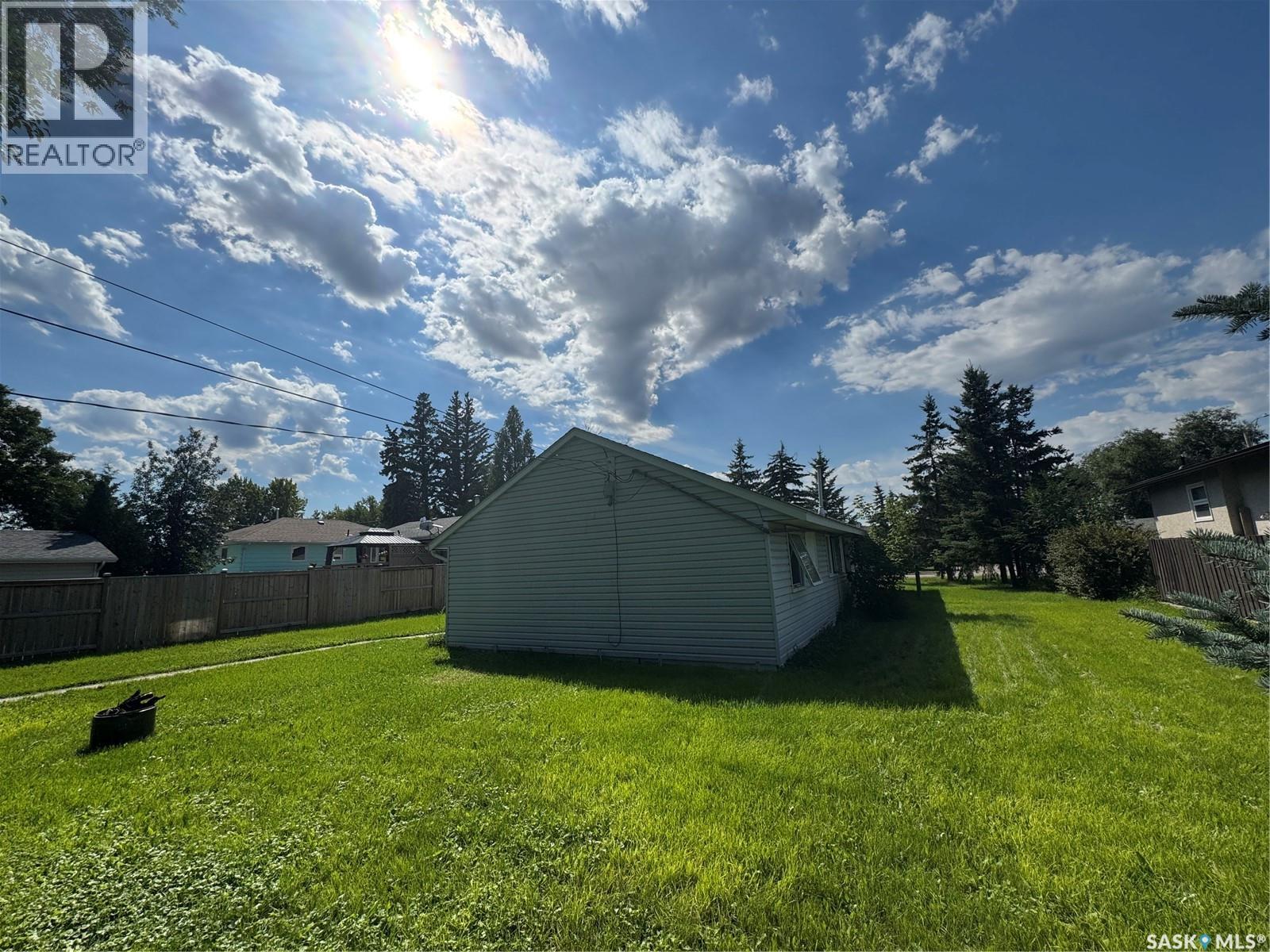 421 Mckenzie Street, Outlook, Saskatchewan  S0L 2N0 - Photo 4 - SK016078