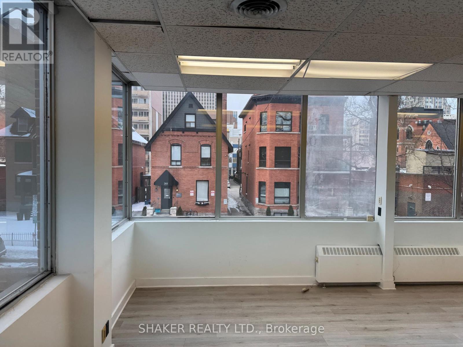 190 Maclaren Street, Ottawa, Ontario  K2P 0L6 - Photo 2 - X12354001
