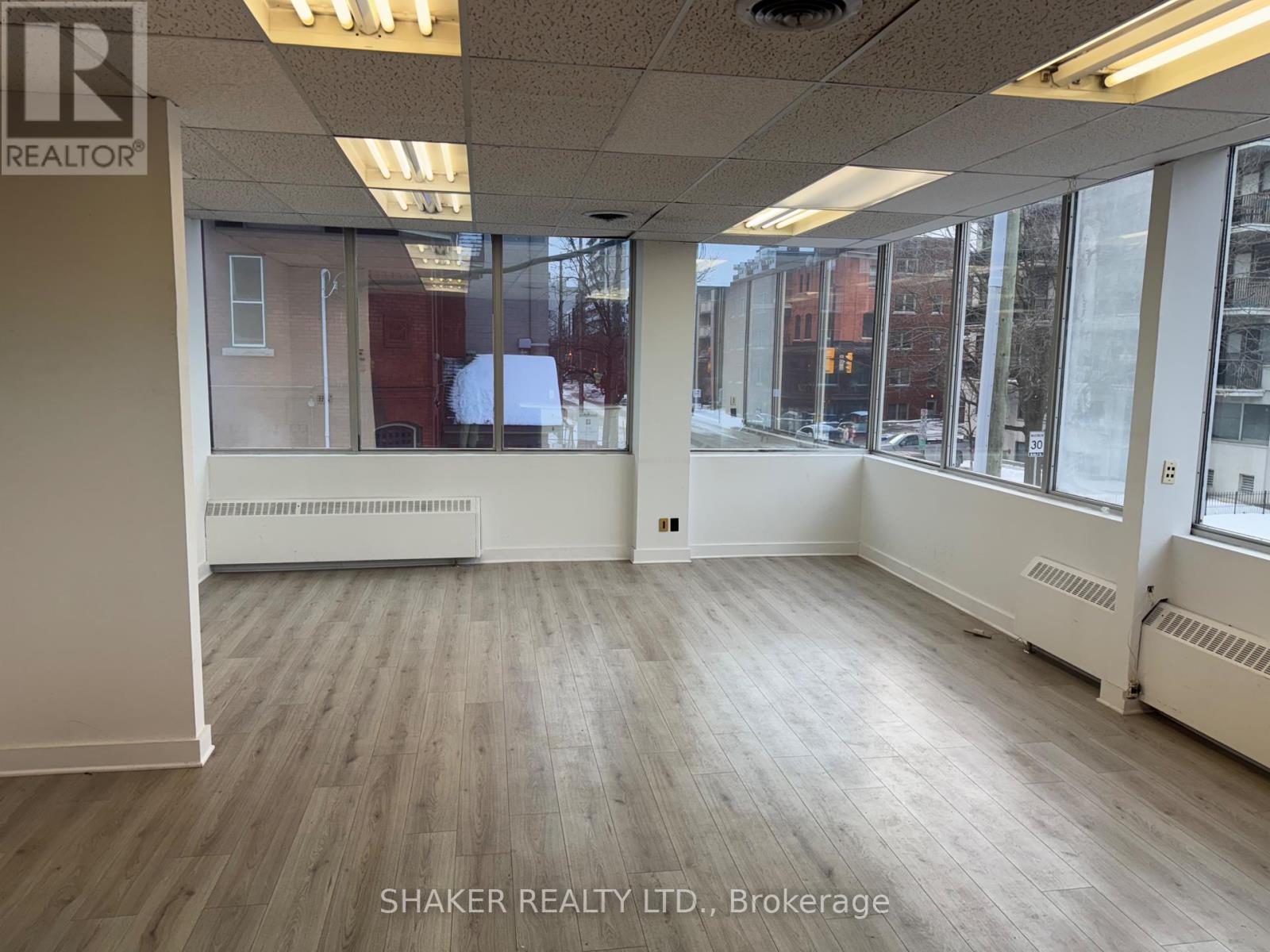 190 Maclaren Street, Ottawa, Ontario  K2P 0L6 - Photo 3 - X12354001