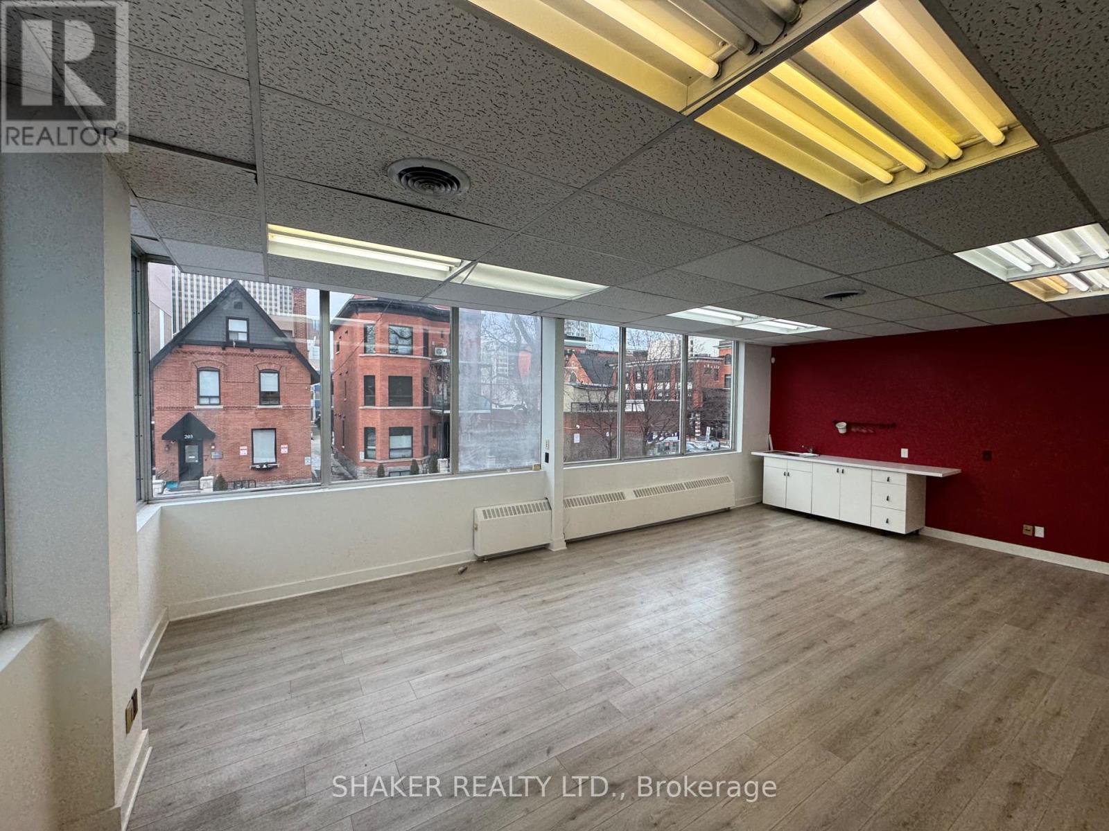 190 Maclaren Street, Ottawa, Ontario  K2P 0L6 - Photo 4 - X12354001