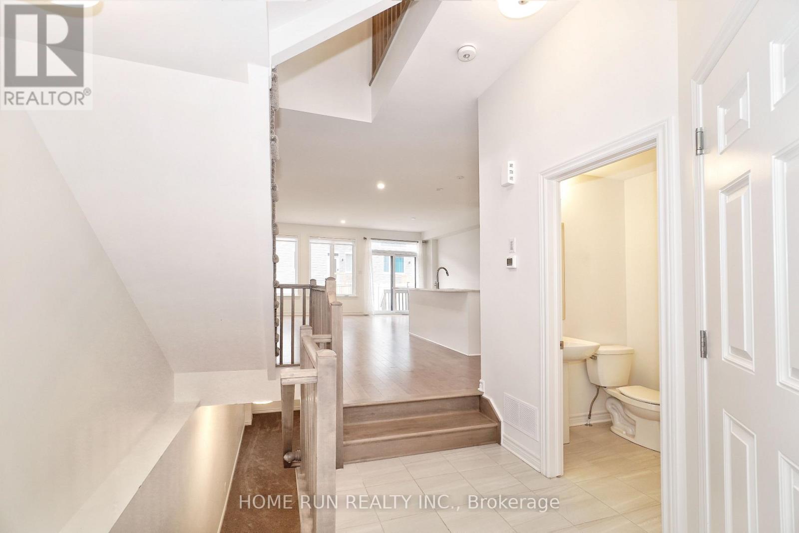 517 Sonmarg Crescent, Ottawa, Ontario  K2J 0V1 - Photo 3 - X12354018