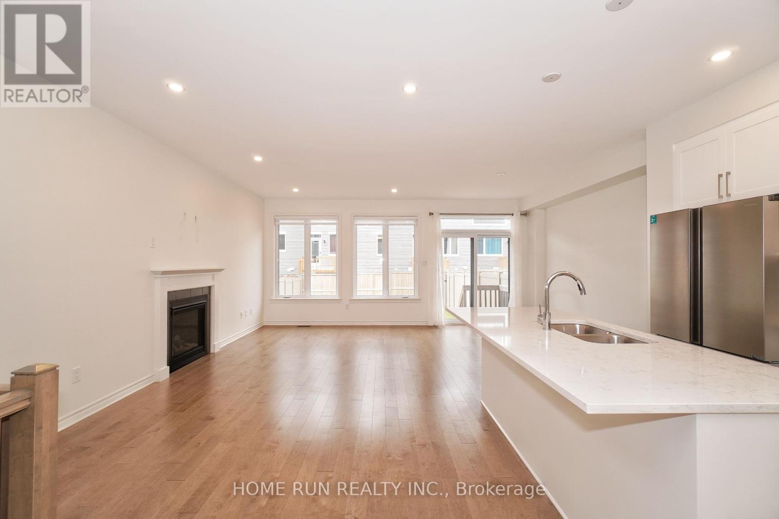 517 Sonmarg Crescent, Ottawa, Ontario  K2J 0V1 - Photo 4 - X12354018