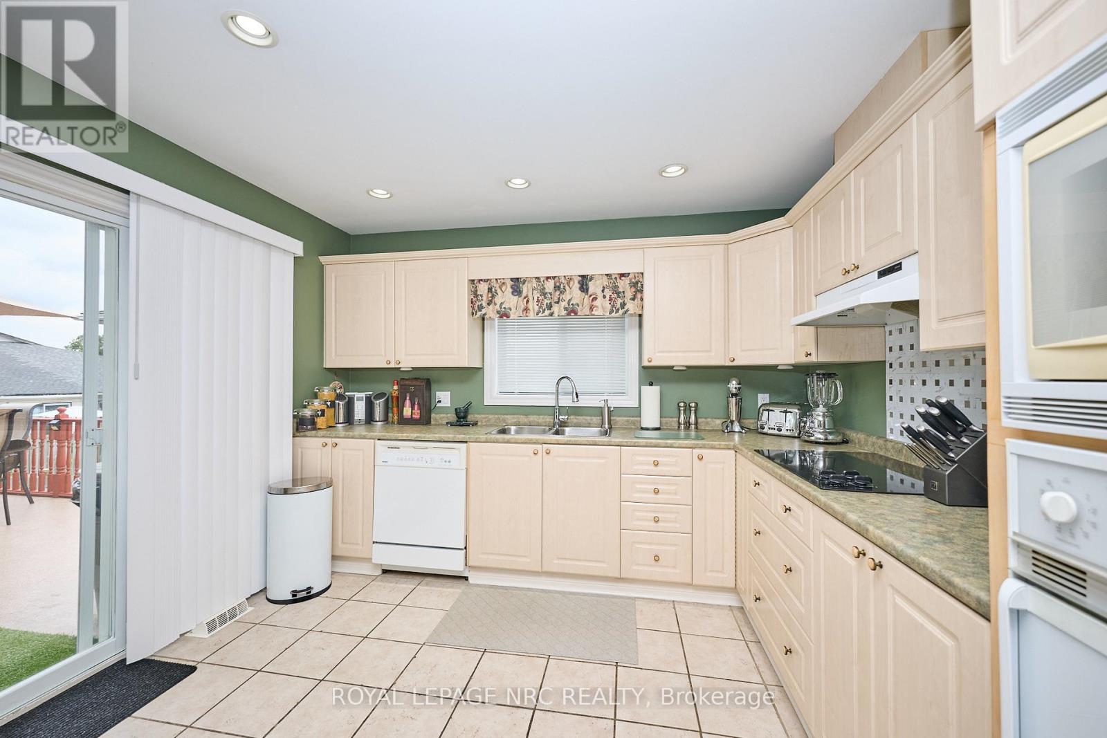 8105 Citation Road, Niagara Falls, Ontario  L2H 3H7 - Photo 12 - X12354000