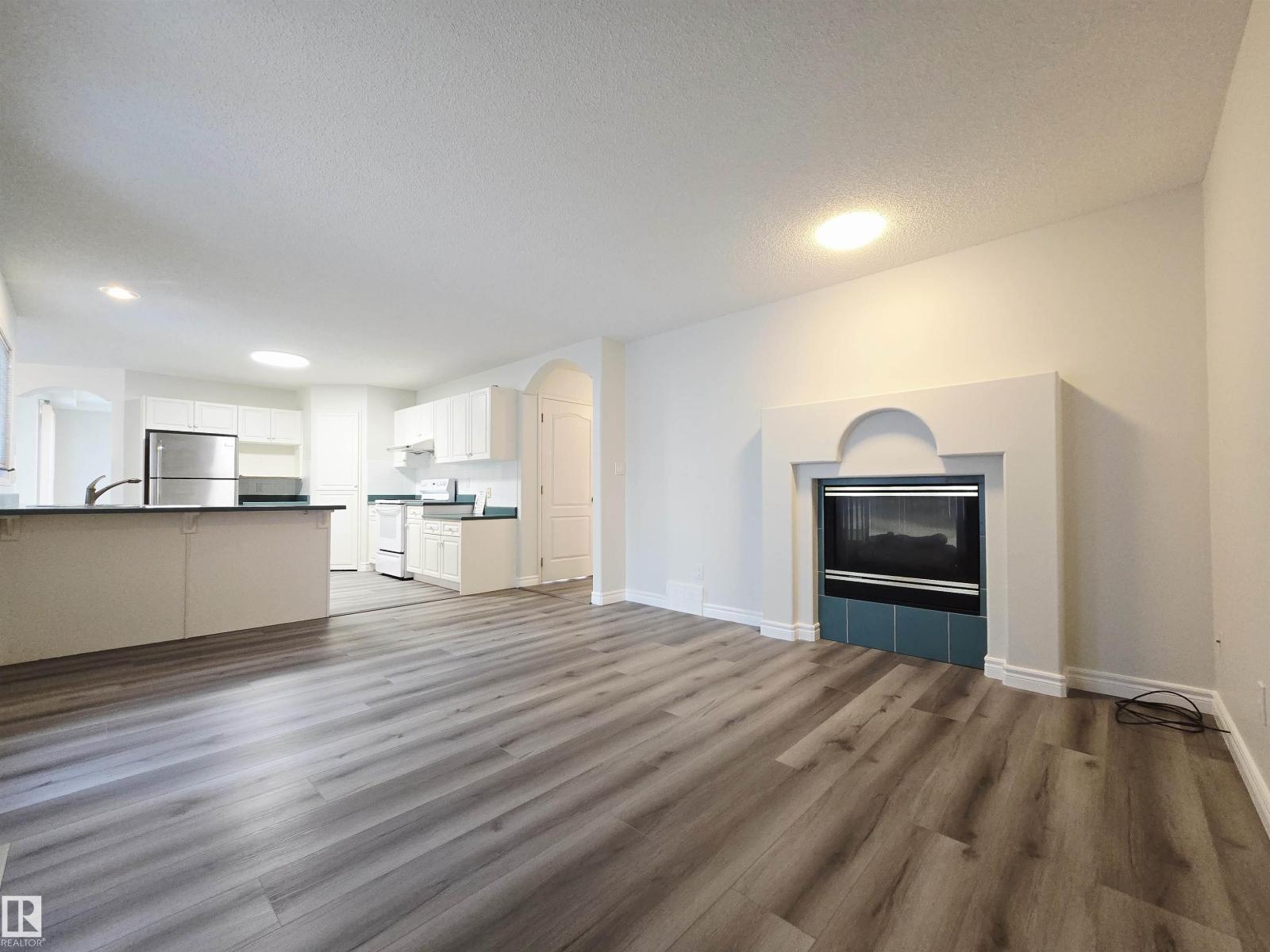 Property at 738 Burton CR NW image 3