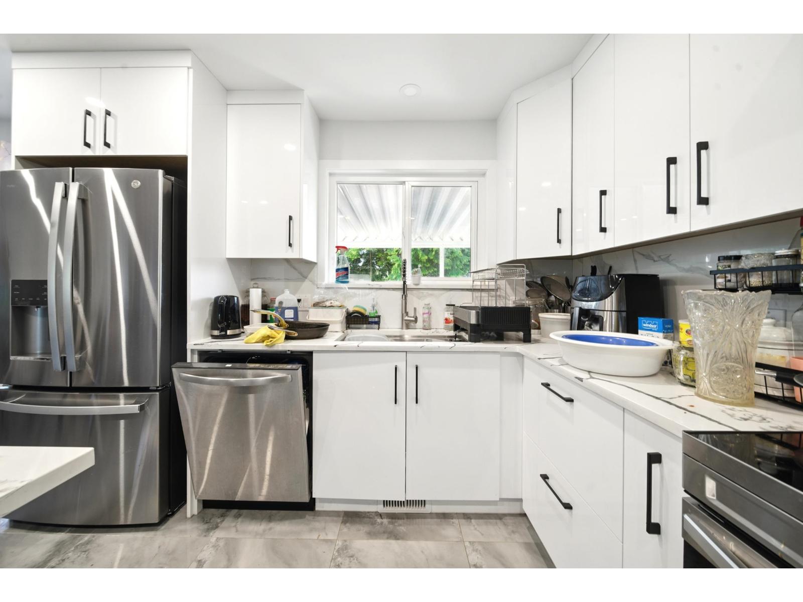 Property at 27522 31A AVENUE image 3