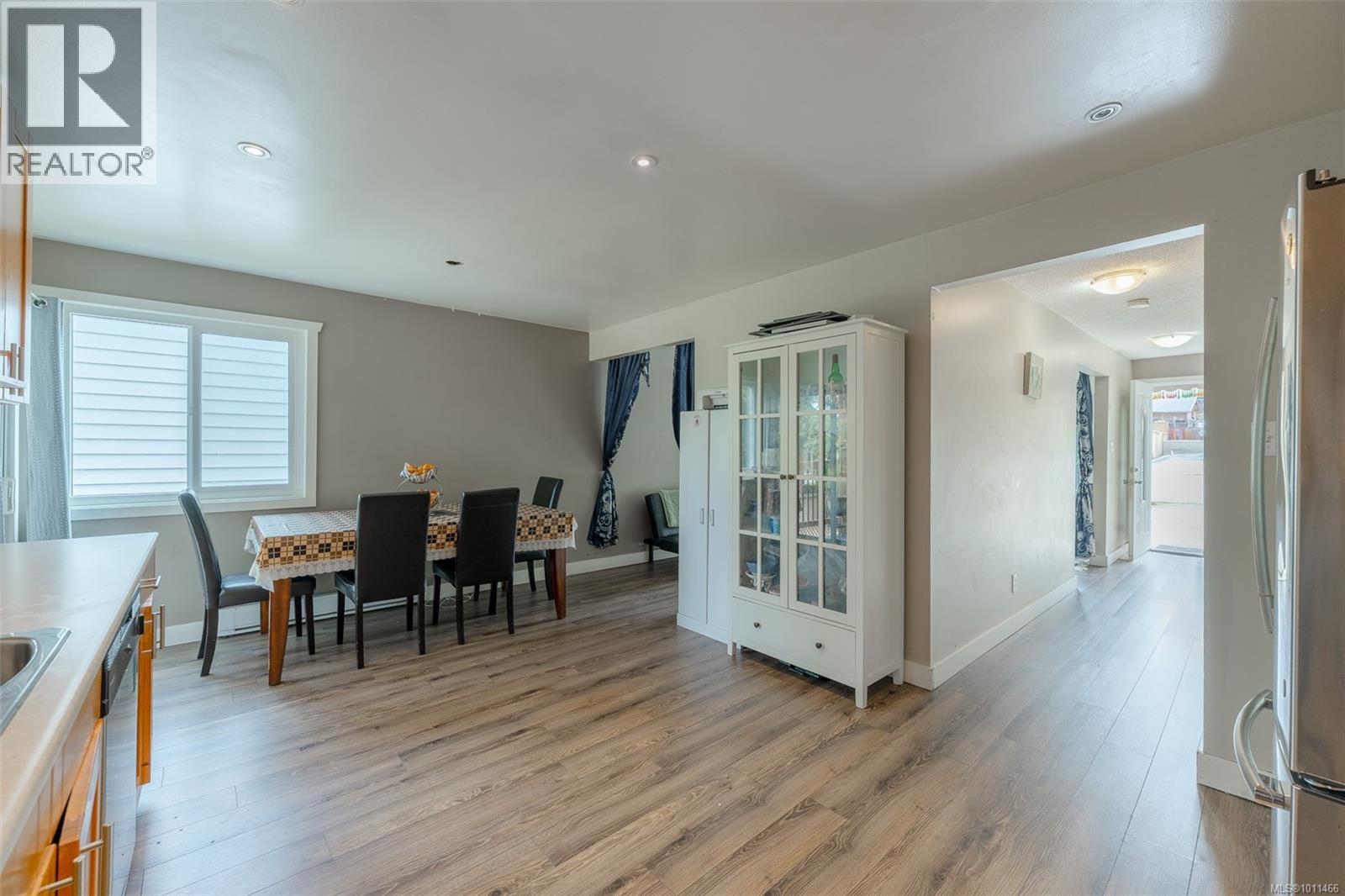 Property at 644 Nova St image 5