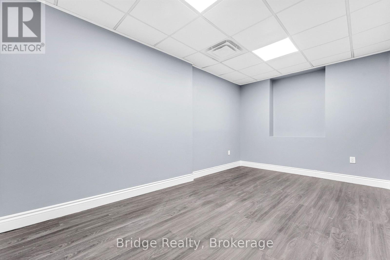 290 Dundas Street, Woodstock, Ontario  N4S 1B2 - Photo 17 - X12354030