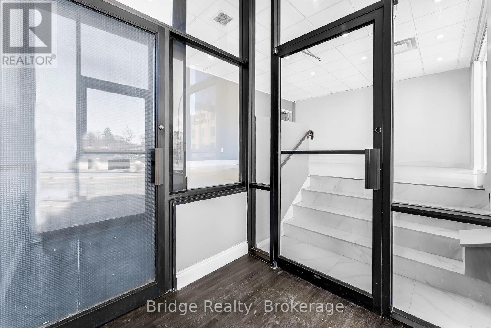 290 Dundas Street, Woodstock, Ontario  N4S 1B2 - Photo 3 - X12354030
