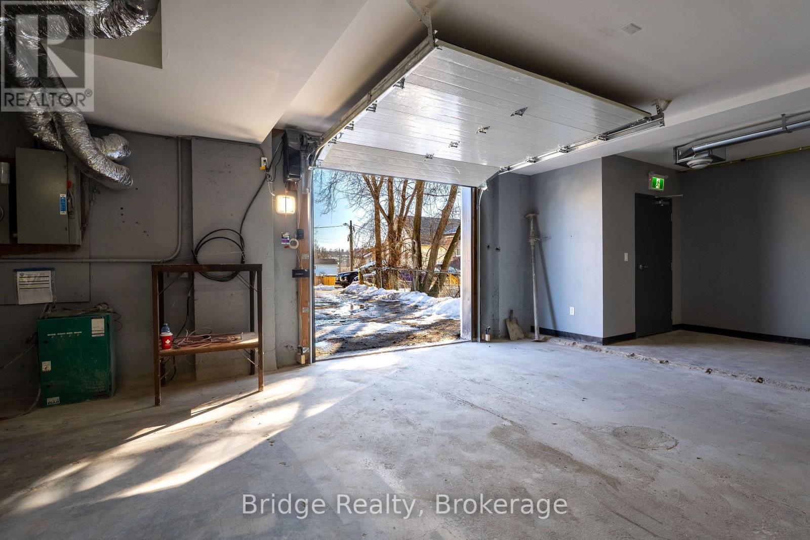 290 Dundas Street, Woodstock, Ontario  N4S 1B2 - Photo 42 - X12354030