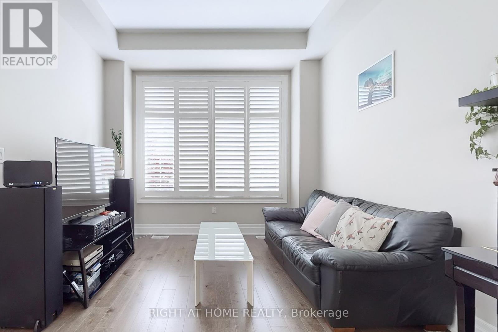 421 Ginger Gate N, Oakville, Ontario  L6M 1N2 - Photo 6 - W12354034