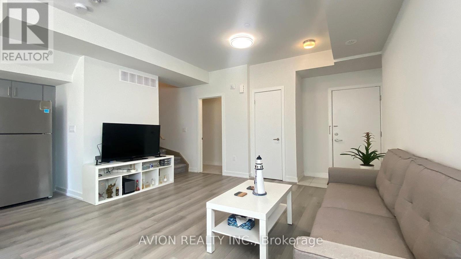 # 2 - 3546 Colonial Drive, Mississauga, Ontario  L5L 0C1 - Photo 4 - W12354036
