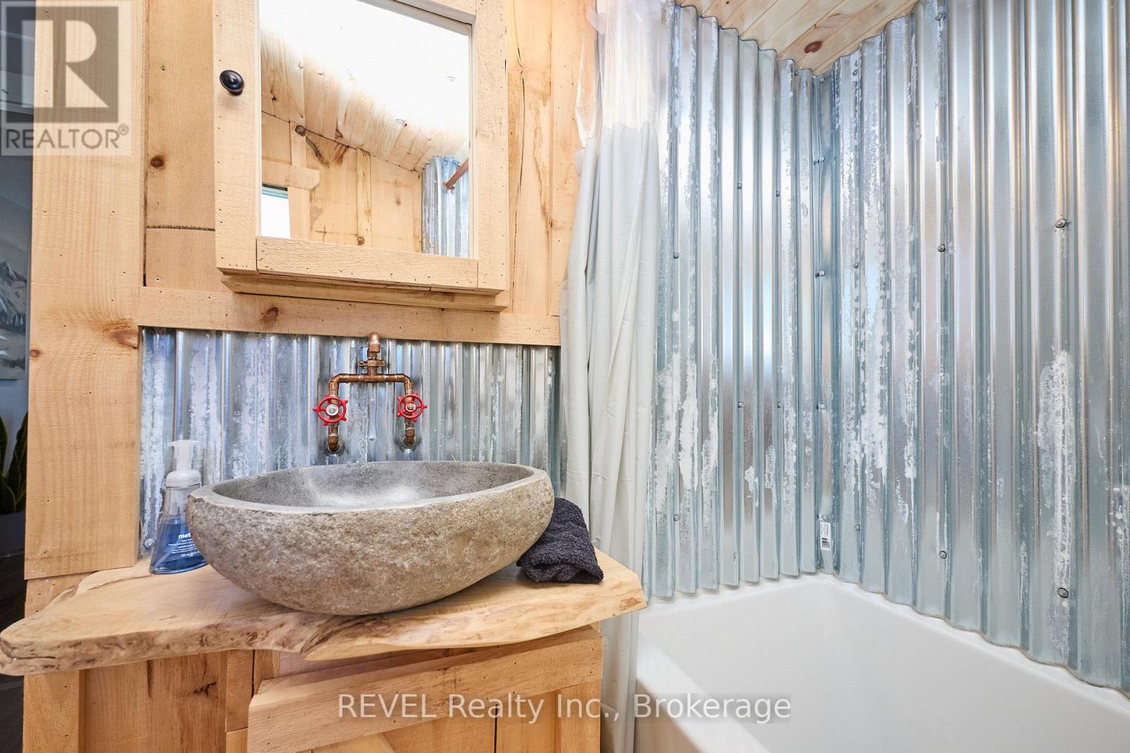 9197 Sodom Road, Niagara Falls, Ontario  L2E 6S6 - Photo 26 - X12354055