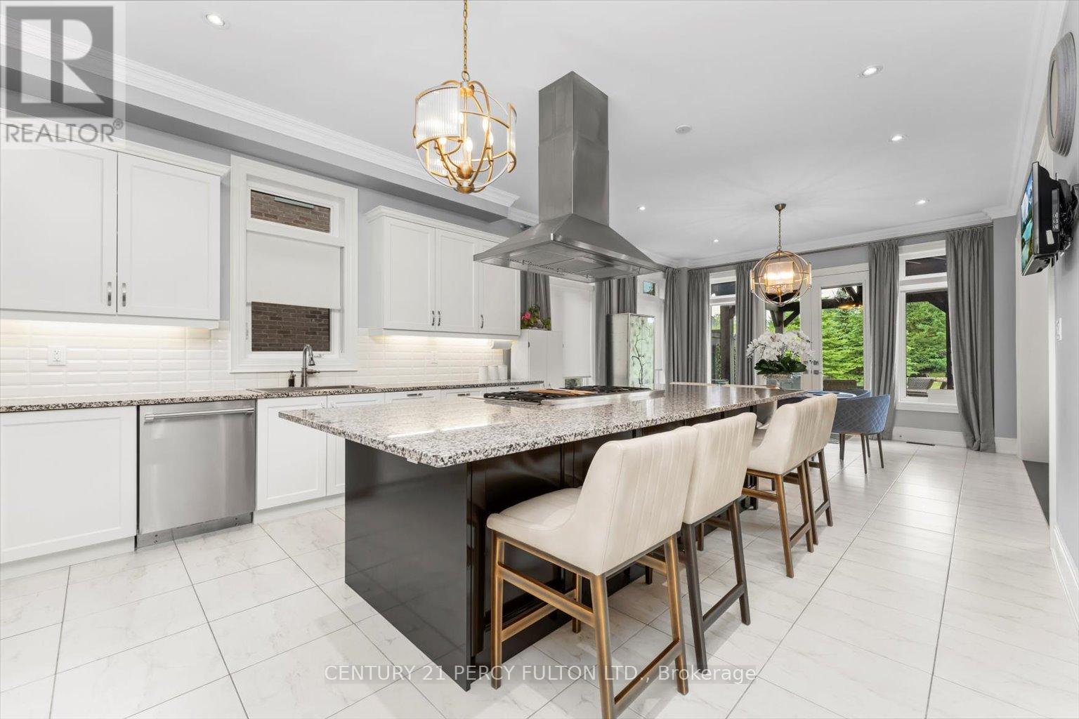 13 Country Club Crescent, Uxbridge, Ontario  L9P 0B8 - Photo 12 - N12354064