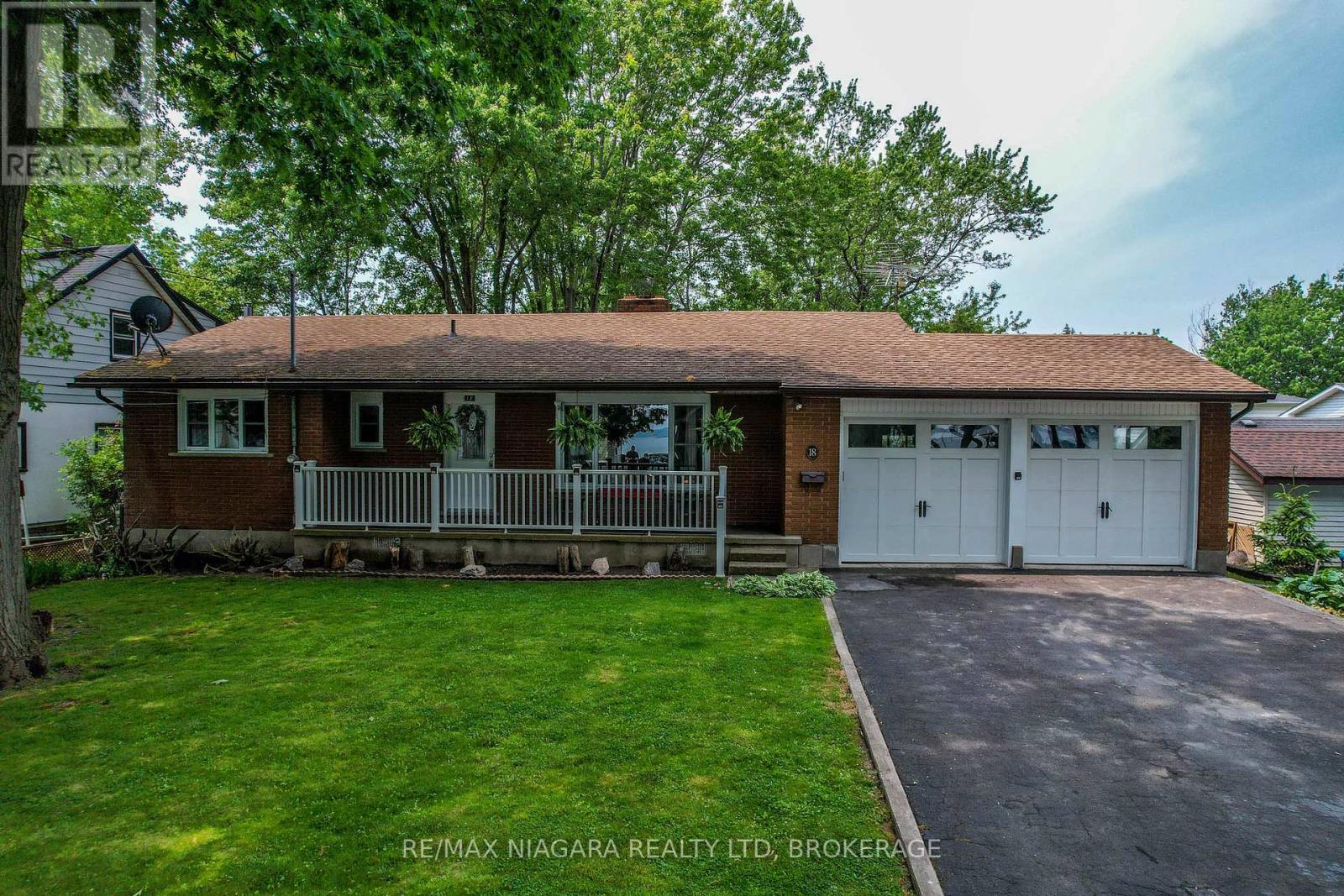 Property at 18 OAKRIDGE CRESCENT image 1