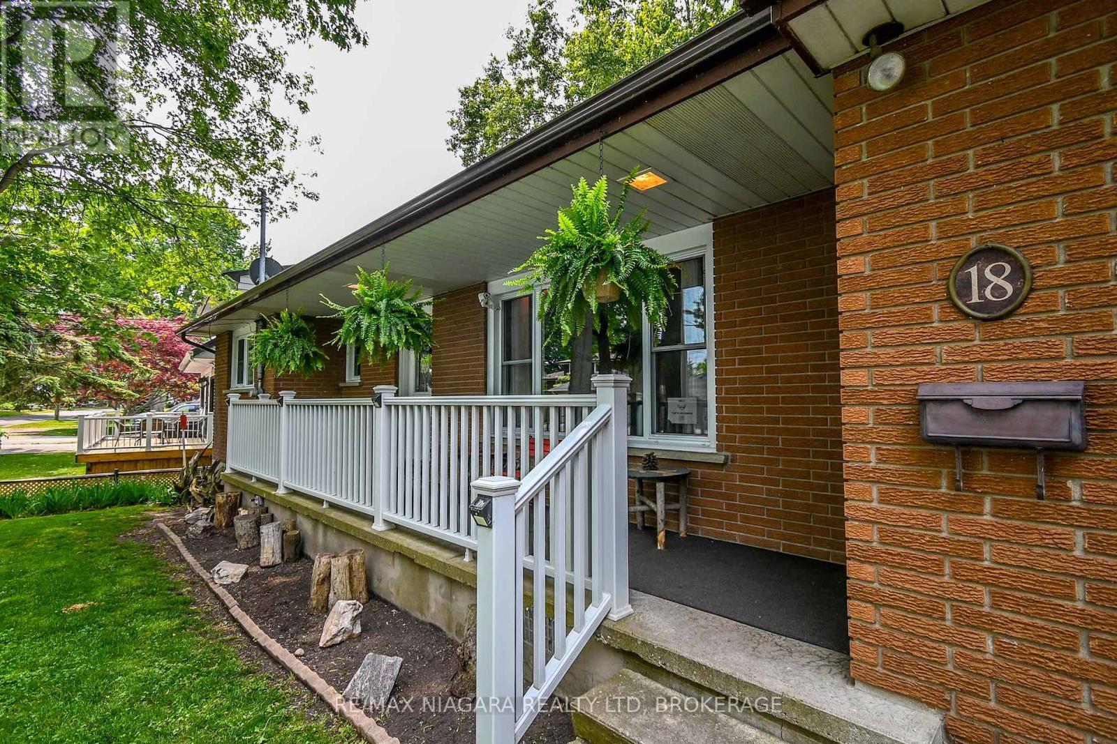 Property at 18 OAKRIDGE CRESCENT image 2