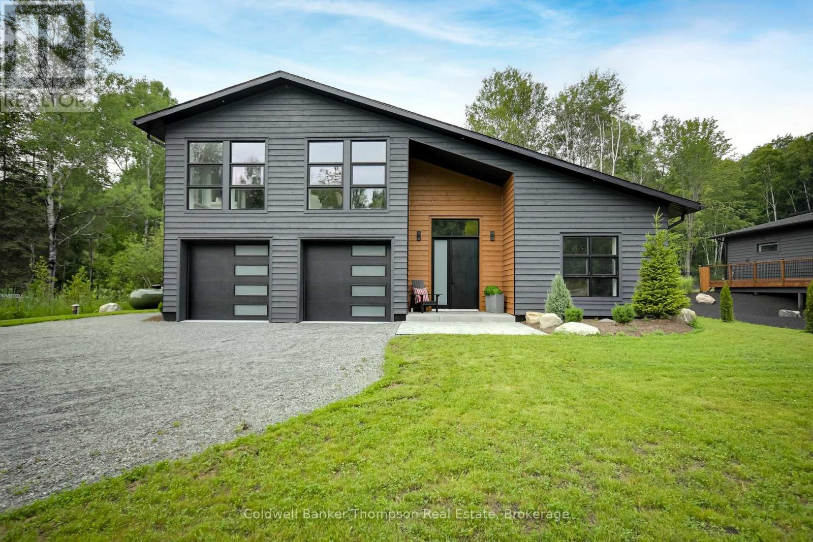 120 Vernon Shores Avenue, Huntsville, Ontario  P1H 2J2 - Photo 1 - X12354095