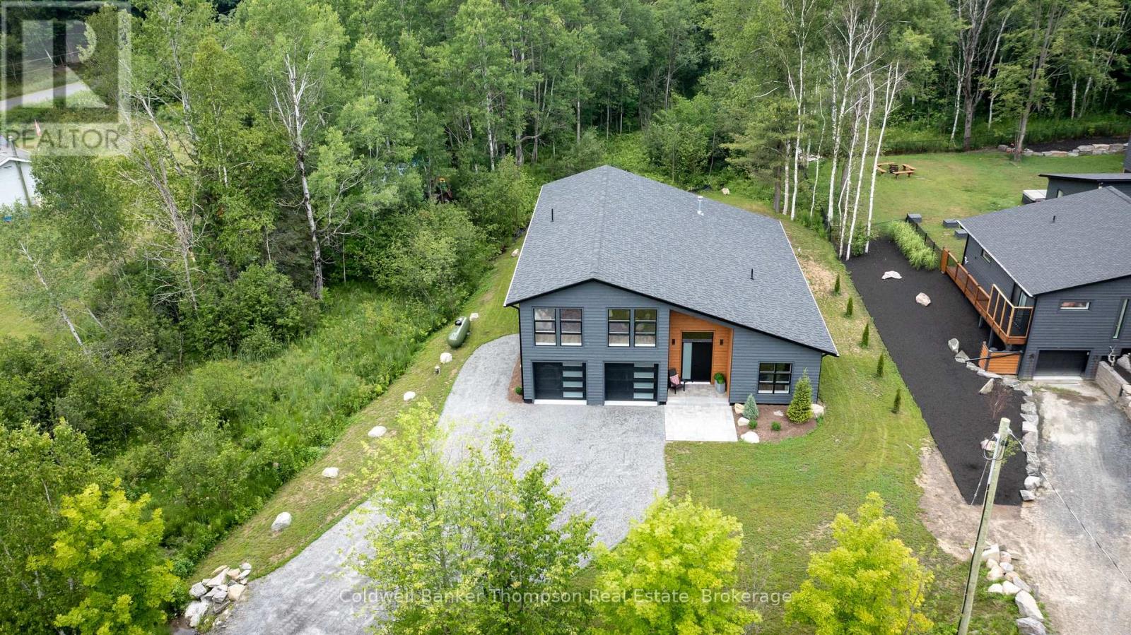 120 Vernon Shores Avenue, Huntsville, Ontario  P1H 2J2 - Photo 2 - X12354095