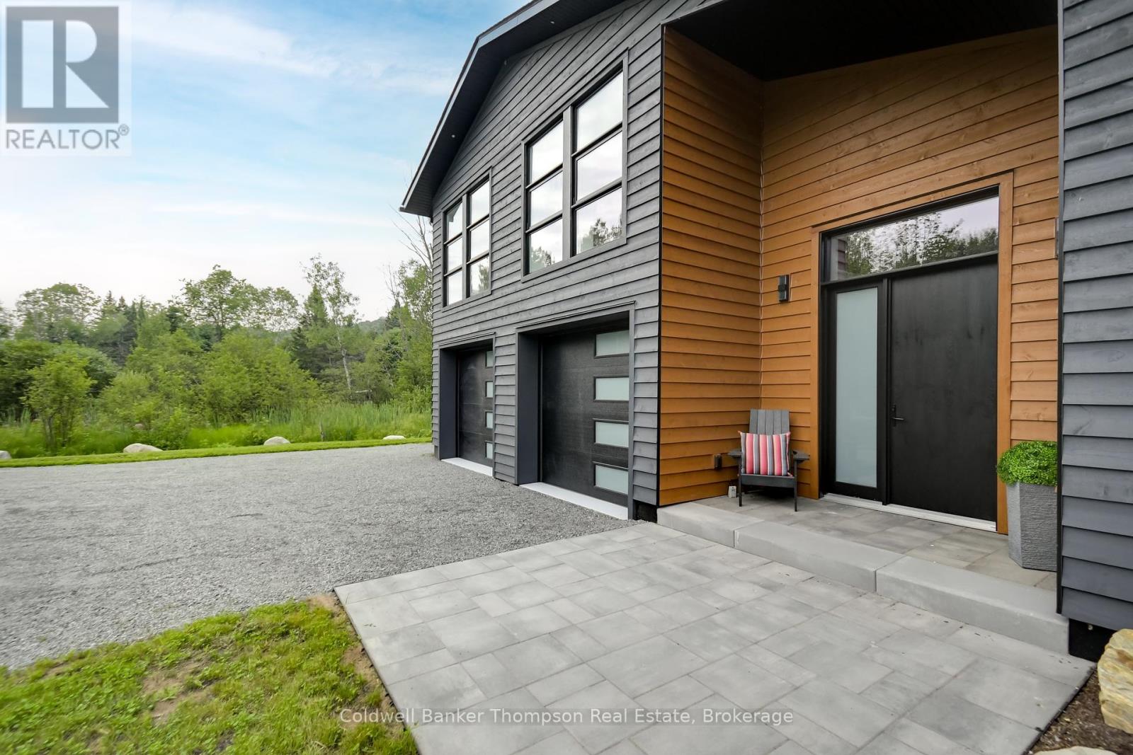 120 Vernon Shores Avenue, Huntsville, Ontario  P1H 2J2 - Photo 3 - X12354095