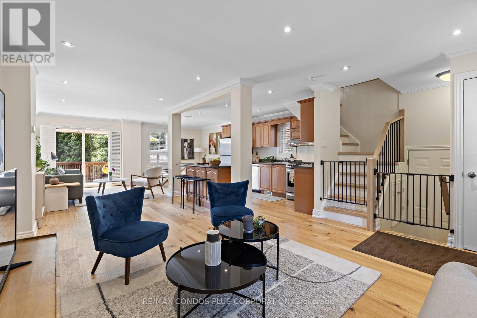 Property at 103 MEMORIAL PARK AVENUE image 4