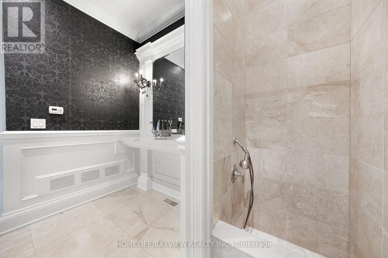 111 Hillview Road, Aurora, Ontario  L4G 2M6 - Photo 14 - N12350627