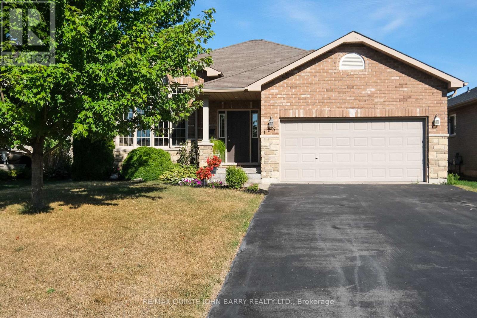 105 Parkview Heights, Quinte West, Ontario  K8V 0A2 - Photo 4 - X12354167