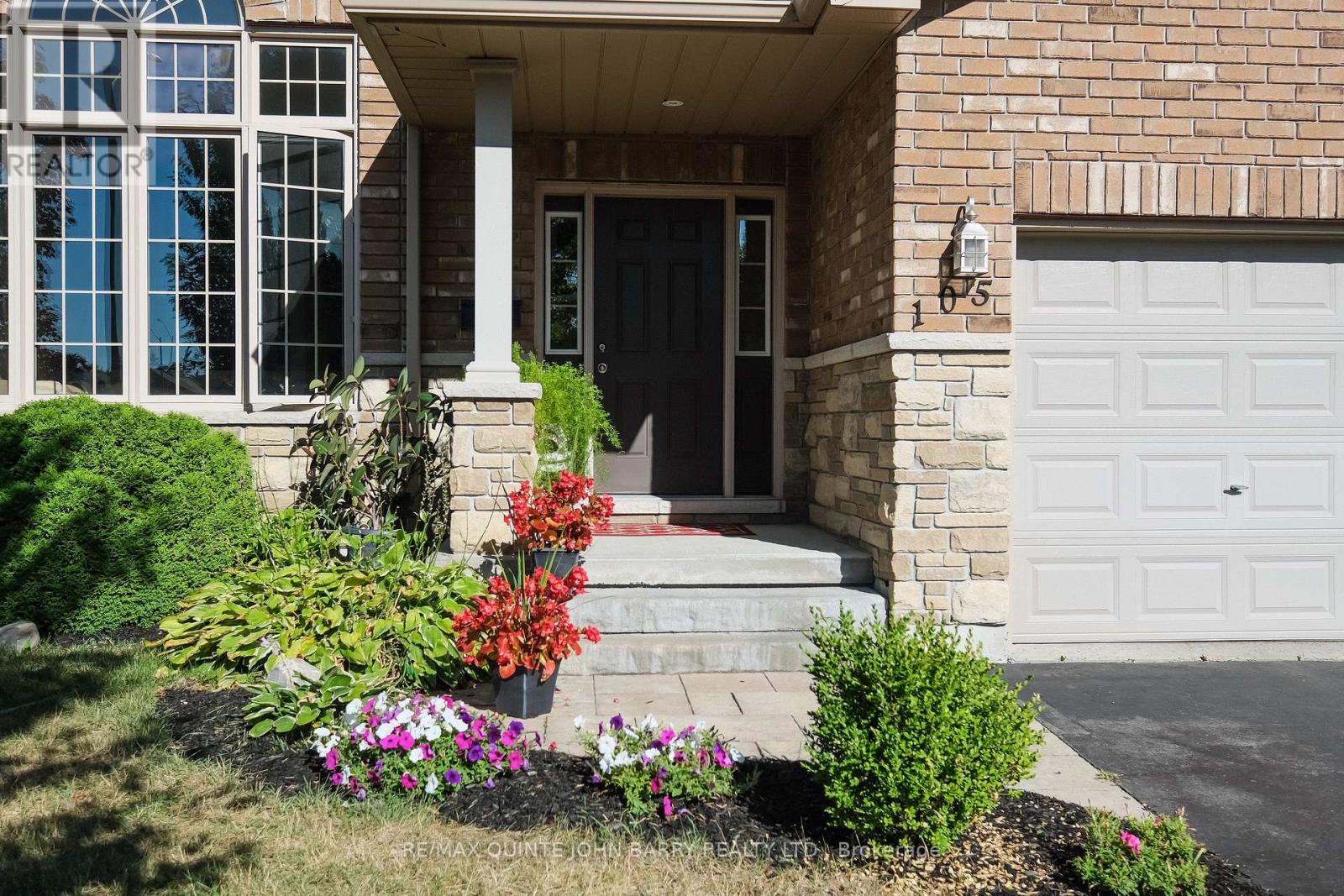 105 Parkview Heights, Quinte West, Ontario  K8V 0A2 - Photo 5 - X12354167