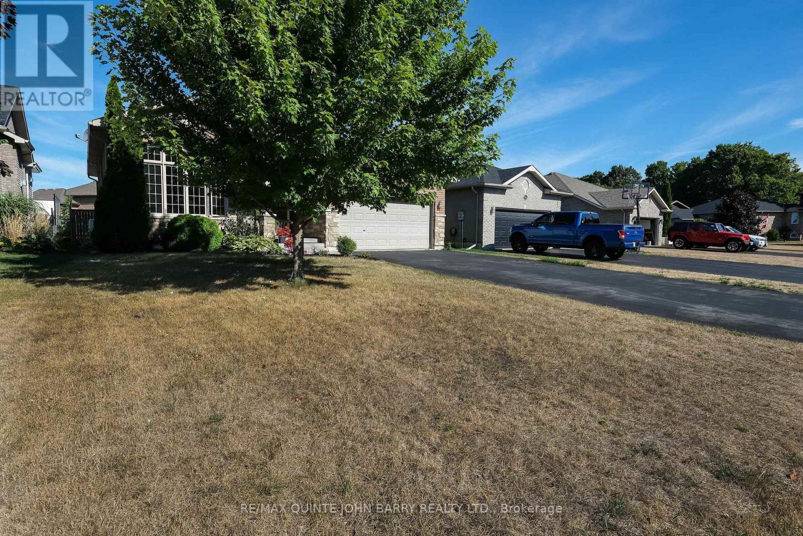 105 Parkview Heights, Quinte West, Ontario  K8V 0A2 - Photo 6 - X12354167