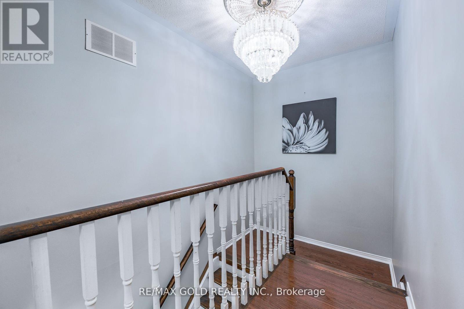 92 Penbridge Circle, Brampton, Ontario  L7A 2R1 - Photo 14 - W12354178