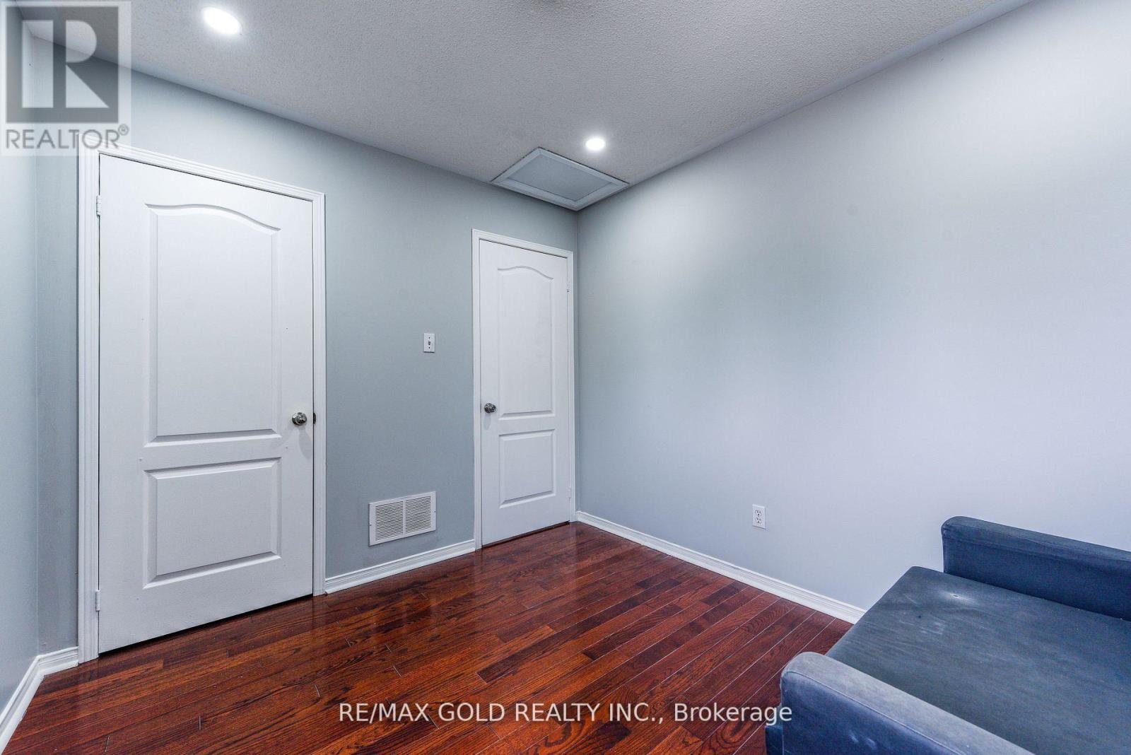 92 Penbridge Circle, Brampton, Ontario  L7A 2R1 - Photo 15 - W12354178