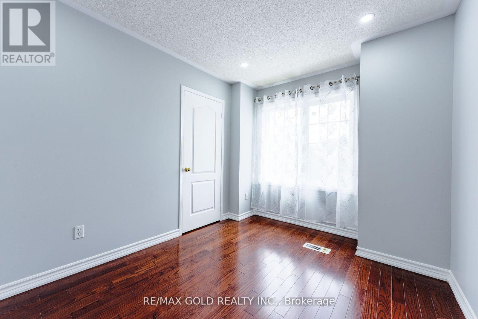 92 Penbridge Circle, Brampton, Ontario  L7A 2R1 - Photo 16 - W12354178