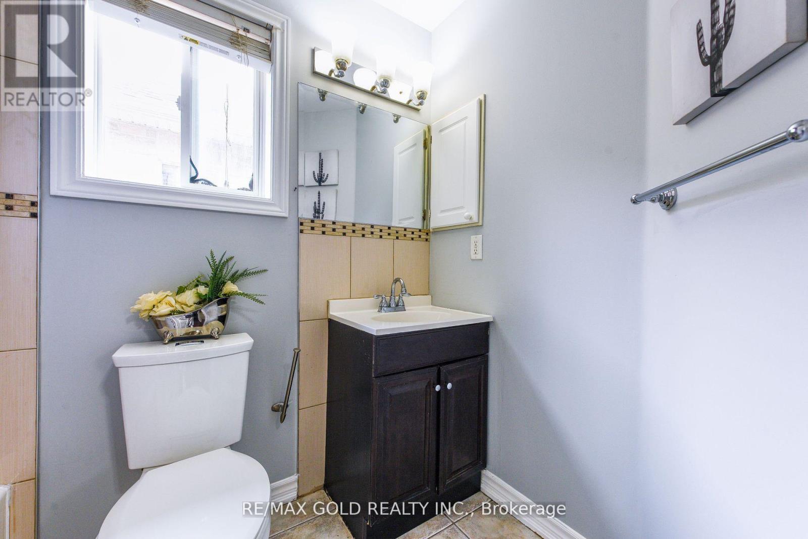 92 Penbridge Circle, Brampton, Ontario  L7A 2R1 - Photo 18 - W12354178
