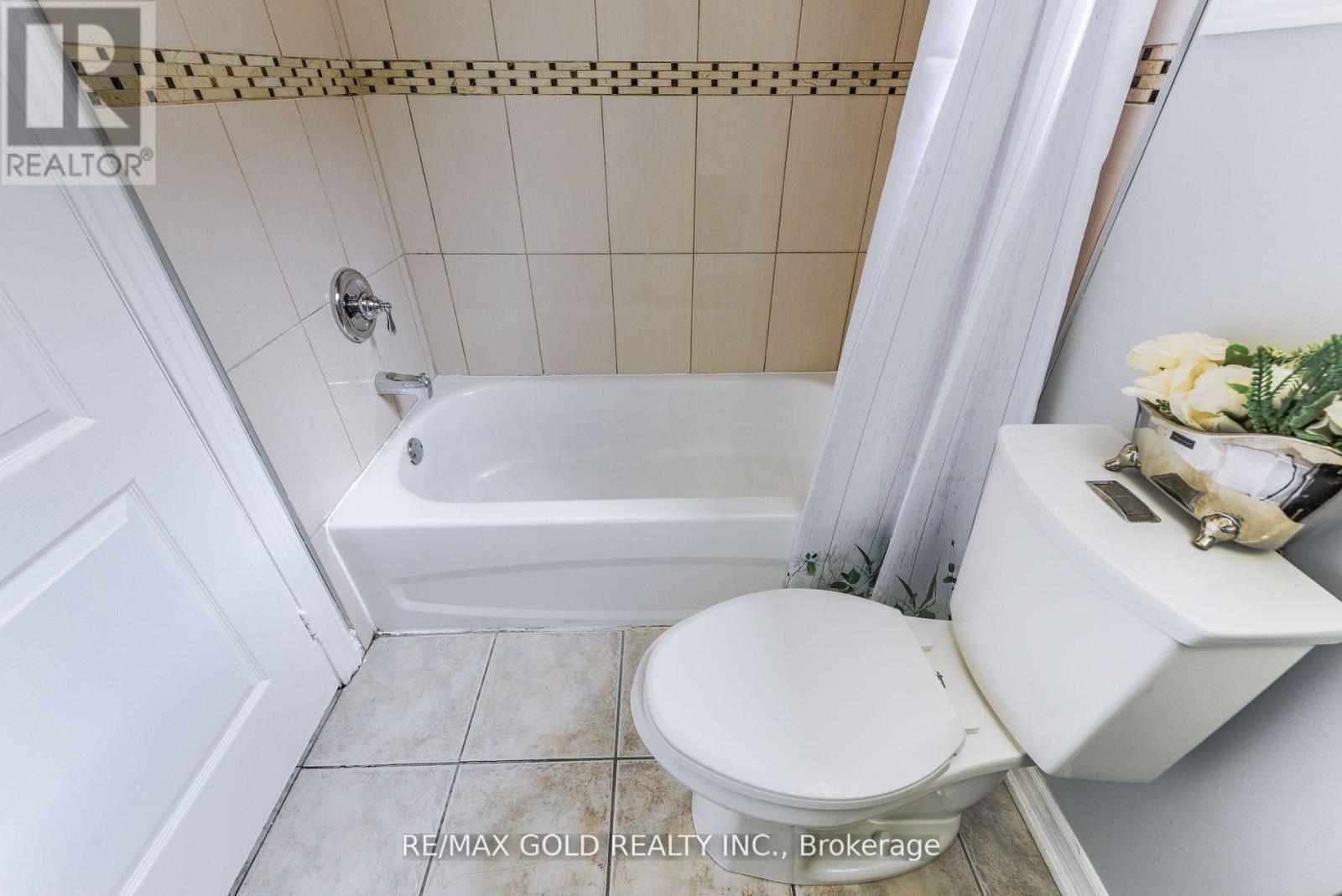 92 Penbridge Circle, Brampton, Ontario  L7A 2R1 - Photo 19 - W12354178