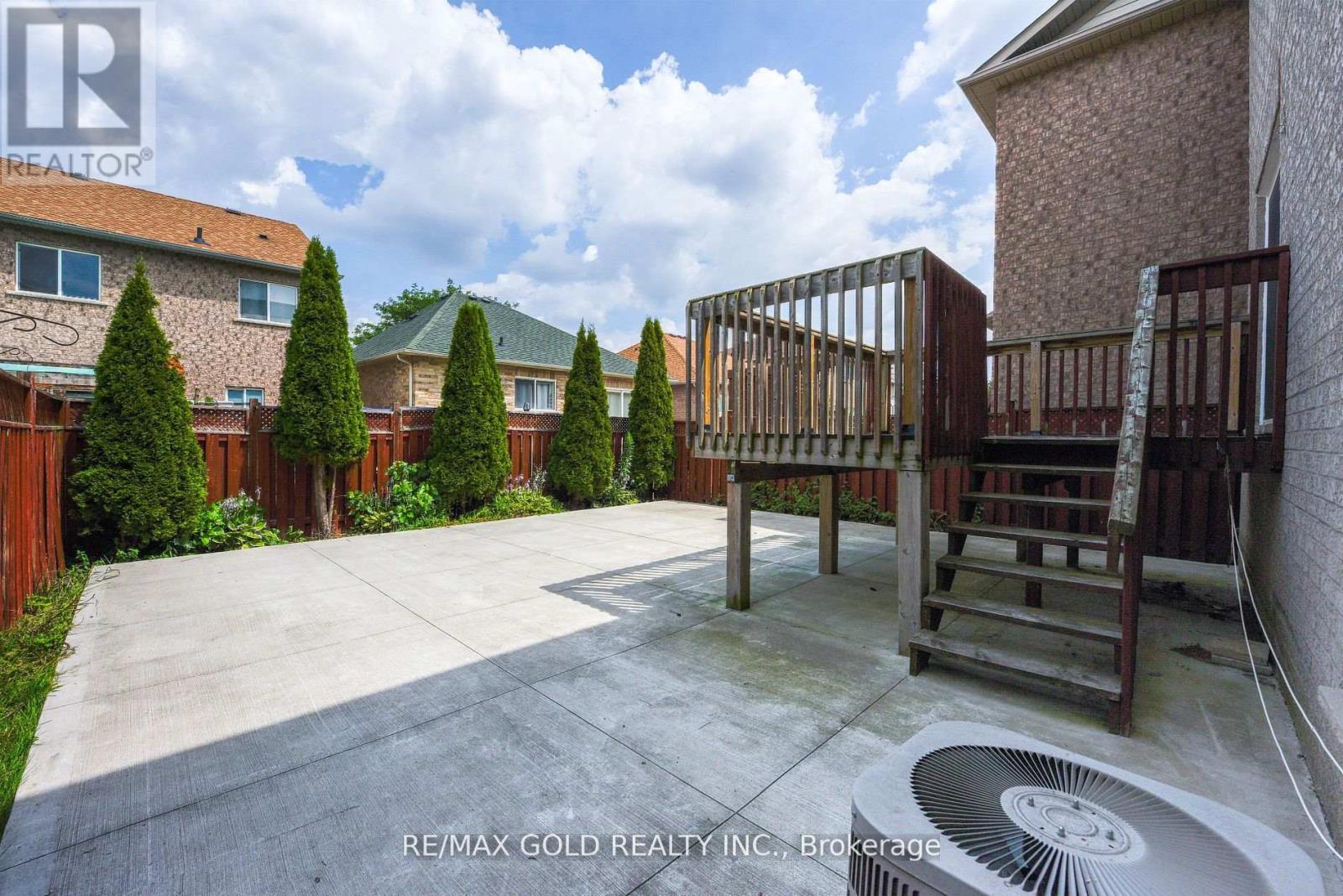 92 Penbridge Circle, Brampton, Ontario  L7A 2R1 - Photo 24 - W12354178