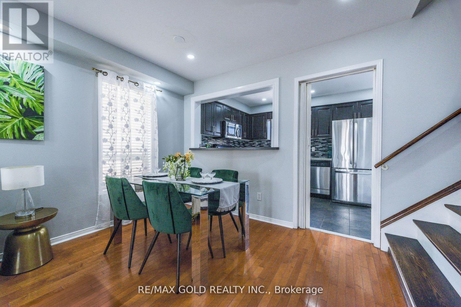 92 Penbridge Circle, Brampton, Ontario  L7A 2R1 - Photo 6 - W12354178